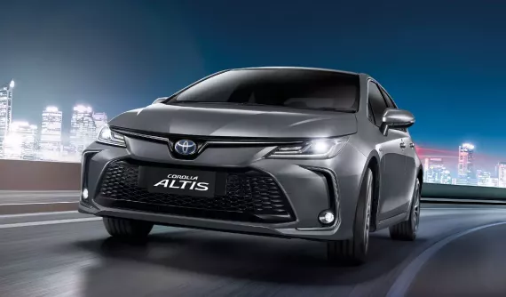 Vén màn Toyota Corolla Altis 2024 với phiên bản hybrid tiết kiệm xăng hơn nhờ pin mới