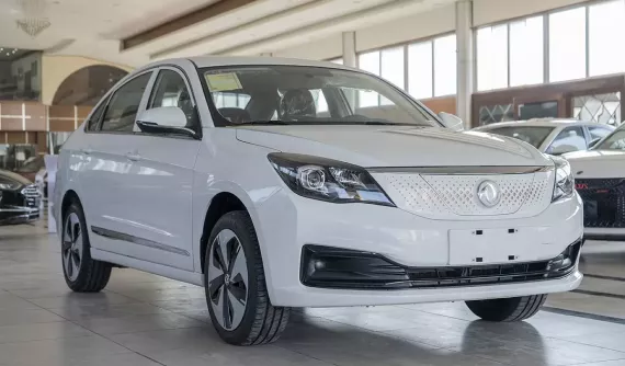 Cận cảnh Dongfeng E70 - xe điện giá rẻ sắp bán ở Việt Nam, trang bị cơ bản, chạy 400 km sau một lần sạc