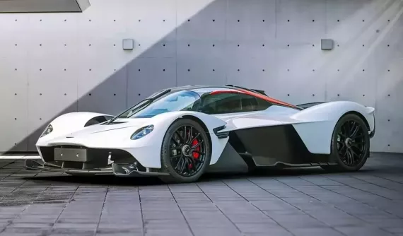 Tỷ phú Nhật Bản mua xe Aston Martin Valkyrie chưa bao lâu đã bán lại, mới chạy 109 km