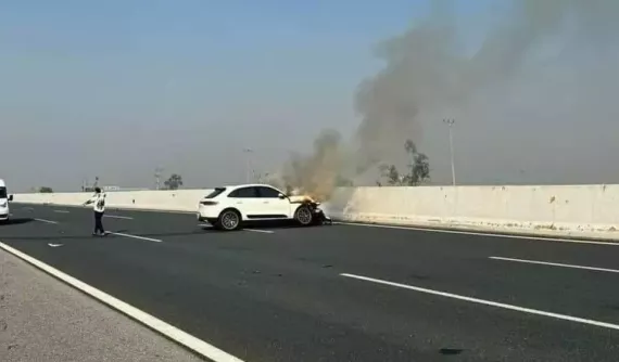 Porsche Macan cháy rụi trên cao tốc Hà Nội – Hải Phòng