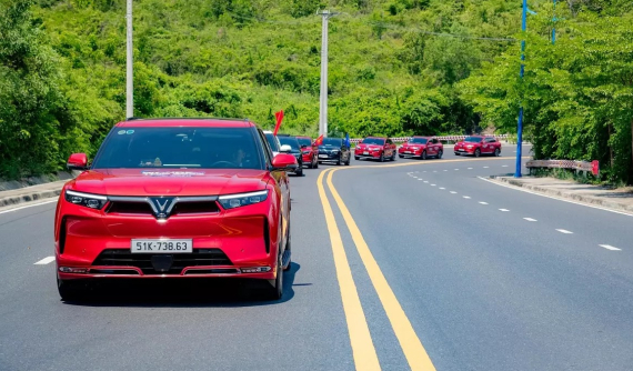 VinFast tặng quà Tết cho toàn bộ khách hàng đang sở hữu xe của hãng