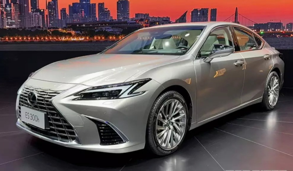 Lexus ES 2025 chính thức trình làng, thêm màn hình giải trí cỡ lớn
