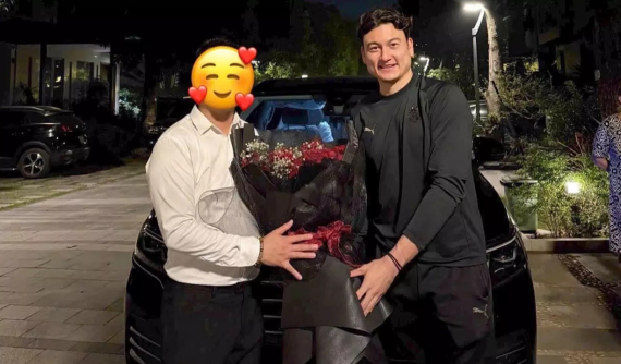 Thủ thành Đặng Văn Lâm mua MPV tiền tỷ Volkswagen Viloran