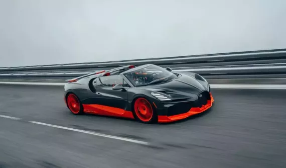 Bugatti Mistral lập kỷ lục tốc độ tối đa cho xe mui trần sau khi chạy 454 km/h, hoàn toàn không có mui