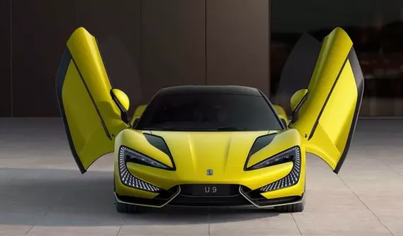 Siêu xe đến từ Trung Quốc được quảng cáo mạnh gần 1.300 mã lực nhưng vẫn kém xa Porsche Taycan khi đua ở "địa ngục xanh"