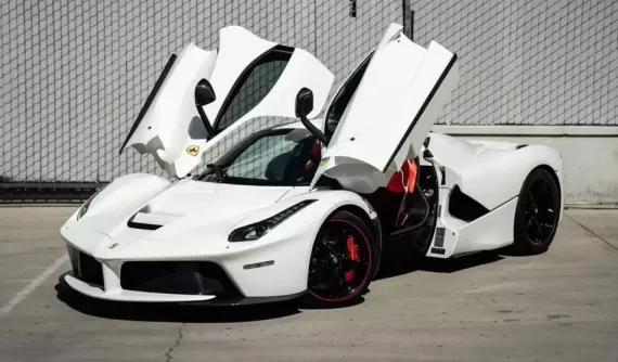 Bạn có biết bạn vẫn có thể mua một chiếc Ferrari LaFerrari hoàn toàn mới không?