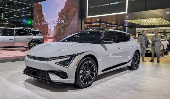 Kia EV6 2025 ra mắt với pin lớn hơn, chạy được lâu hơn sau khi sạc