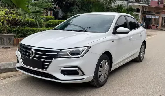 Sedan hạng C rẻ nhất Việt Nam MG5 MT được đại lý giảm giá xuống còn chưa đến 300 triệu đồng