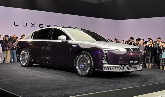 Maextro S800 - xe sang của hãng điện thoại Huawei với thiết kế lai giữa Rolls-Royce và Maybach