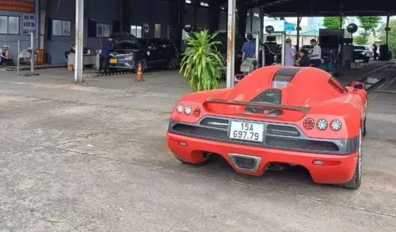 Xôn xao với hình ảnh siêu phẩm Koenigsegg CCX độc nhất Việt Nam đã có biển số
