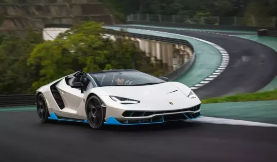 Cận cảnh Centenario Roadster mang phong cách mừng sinh nhật của nhà sáng lập Lamborghini
