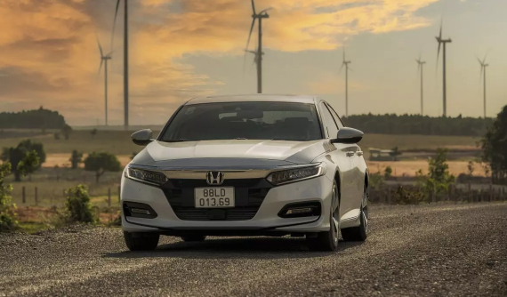 Miệt mài khuyến mại vẫn chưa "ăn thua", Honda tăng ưu đãi tiền mặt cho Accord