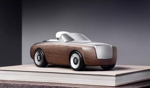 Rolls-Royce giới thiệu mẫu xe mui trần mới, giá rẻ nhất từ trước đến nay, chỉ từ 5.500 USD