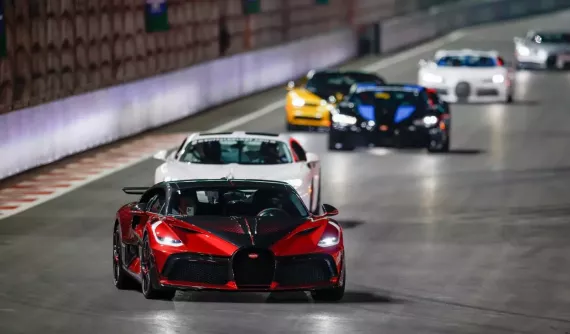 23 chiếc xe Bugatti tụ tập với tổng giá trị hơn 1.000 tỷ đồng, đắt nhất là Bugatti Divo