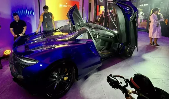 Siêu xe mui trần McLaren Artura Spider ra mắt các đại gia Việt