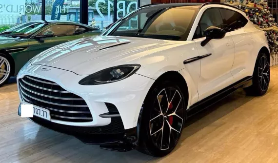 Trước khi sang năm mới, Aston Martin DBX707 màu trắng độc nhất Việt Nam chính thức có chủ, biển số trùng phiên bản xe