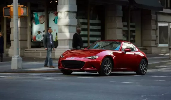 Cận cảnh Mazda MX-5 Miata 2025 phiên bản kỷ niệm 35 năm