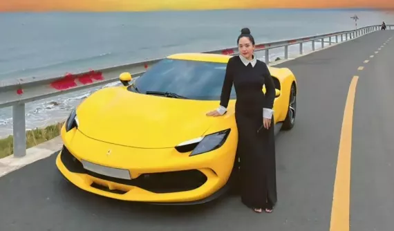 Mới bị doanh nhân Đồng Tháp bán lại, siêu xe Ferrari 296 GTB đã nhanh chóng được nữ đại gia thẩm mỹ tậu về