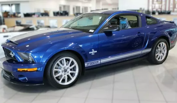 Không thể tin được là còn có 2 chiếc Ford Mustang Shelby GT500 KR 2008 hoàn toàn mới được rao bán