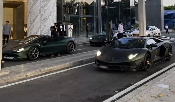 Bộ 3 siêu xe đẳng cấp của đại gia Jacky tái xuất: 2 xe Lamborghini Aventador SVJ và Ferrari SF90 Spider biển tứ quý