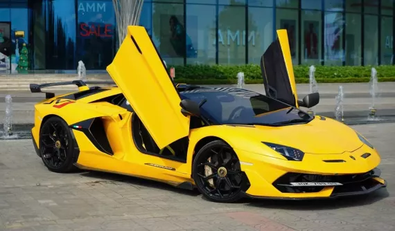Lại thêm 1 chiếc Lamborghini độ bản Aventador SVJ, lần này là xe mui trần, biển số còn gây chú ý hơn