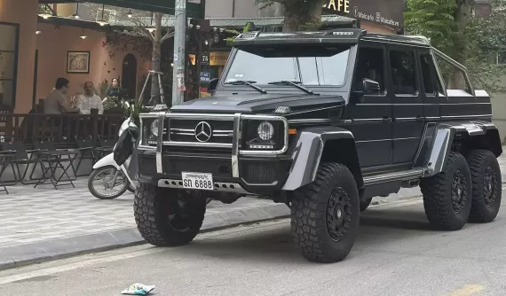 Siêu phẩm 6 bánh Mercedes-Benz G63 AMG 6x6, giá chưa thuế hơn 1 triệu USD tái xuất ở Hà Nội với bộ áo Batman