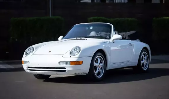 Cận cảnh Porsche 911 993 mới nhất thế giới, gần 30 tuổi mới chạy được 449 km