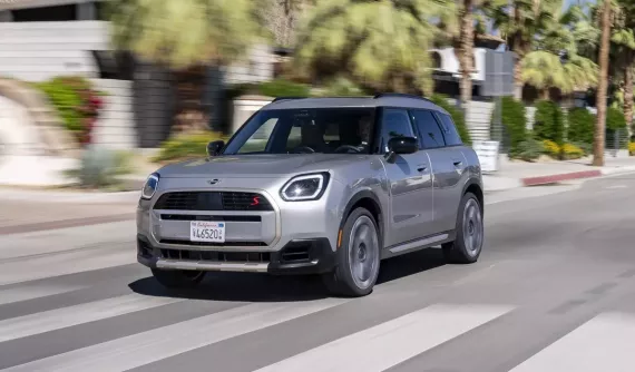 MINI Countryman hoàn toàn mới ra mắt tại Việt Nam, giá bán vẫn còn là ẩn số