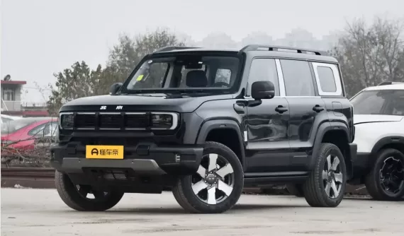 Xe địa hình BAIC BJ40e có phạm vi hoạt động 1.200 km mở bán trước tại "hàng xóm" của Việt Nam
