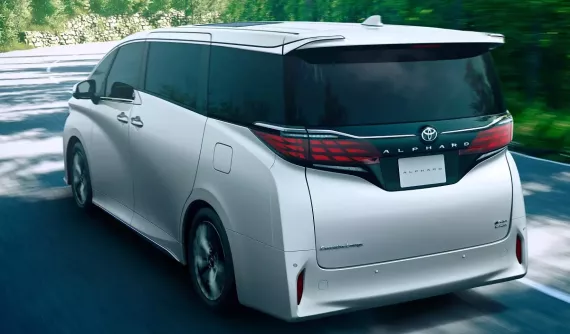 "Chuyên cơ mặt đất" Toyota Alphard 2025 có thêm phiên bản mới, chạy 73 km mà không tốn xăng