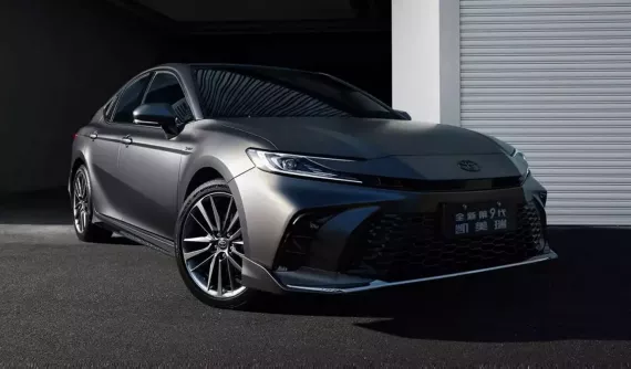 Toyota Camry thế hệ mới được bổ sung phiên bản đặc biệt để cứu vãn doanh số
