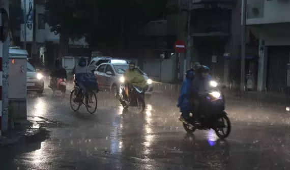 Từ ngày 01/01/2025, người điều khiển xe máy phải bật đèn xe từ 18 giờ