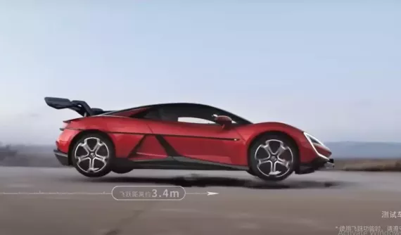 Video: Siêu xe Yangwang U9 của BYD có thể nhảy qua các chướng ngại vật trên đường khi tự lái