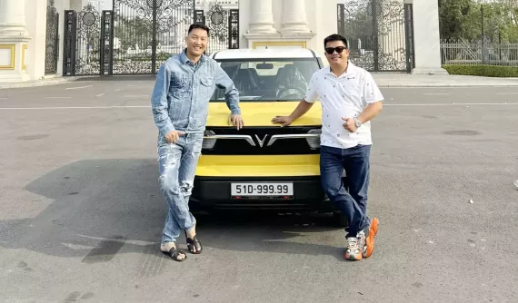 Huấn "hoa hồng" khoe VinFast VF3 lắp biển 51D-999.99 có giá gần 4,2 tỷ đồng