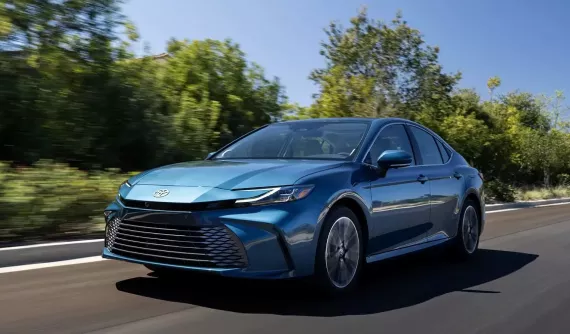 "Gã khổng lồ" Toyota tăng trưởng doanh số tại Mỹ nhờ xe hybrid "cháy hàng"