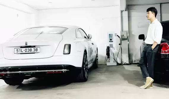 Loạt xe siêu sang, SUV hạng sang về Việt Nam trong năm 2024