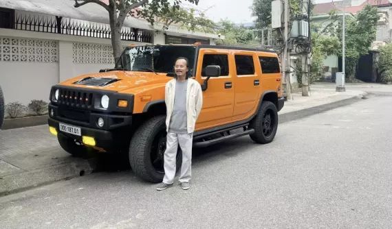 Cụ ông chốt đơn 'quái vật" Hummer H2 gần 3 tỷ đồng ở "tuổi xế chiều"