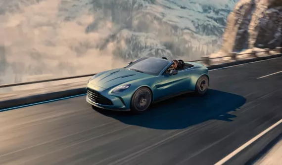 Cận cảnh Aston Martin Vantage Roadster 2025 mới ra mắt: Giữ nguyên công suất 656 mã lực