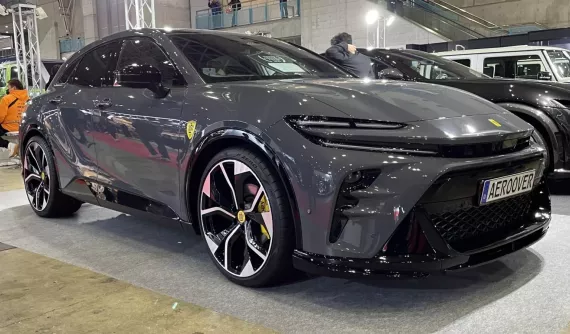 Toyota Crown Sport mang phong cách của siêu SUV Ferrari Purosangue