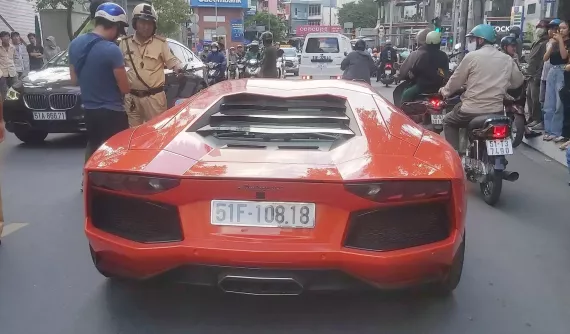 Siêu xe Lamborghini Aventador của doanh nhân ngành y tế tái xuất