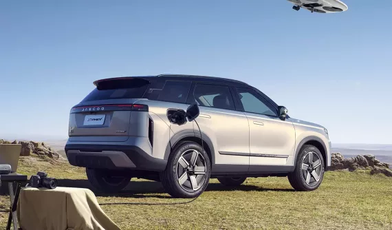 Jaecoo J7 PHEV - SUV cỡ B chỉ tiêu thụ 1 lít xăng/100 km, giá từ 919 triệu đồng