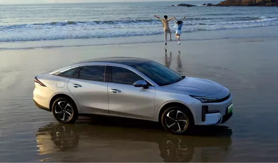 Geely Galaxy L6 EM-i bắt đầu được bán trước tại Trung Quốc