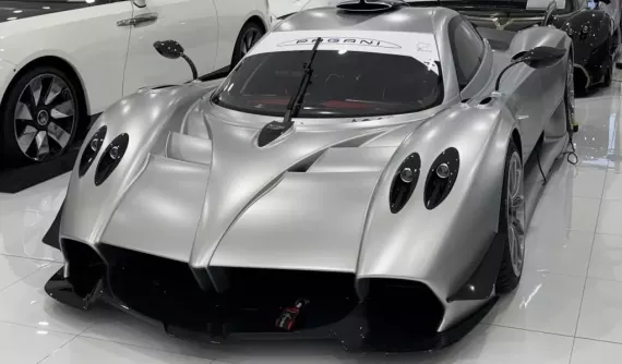 Ngoài Rolls Royce Arcadia Droptail giá 30 triệu USD, đại gia Singapore còn sở hữu cặp siêu xe đua Pagani Huayra R