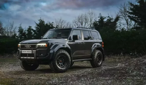 Cận cảnh Land Cruiser 250 sau khi qua bàn tay của nhà độ Arctic Trucks