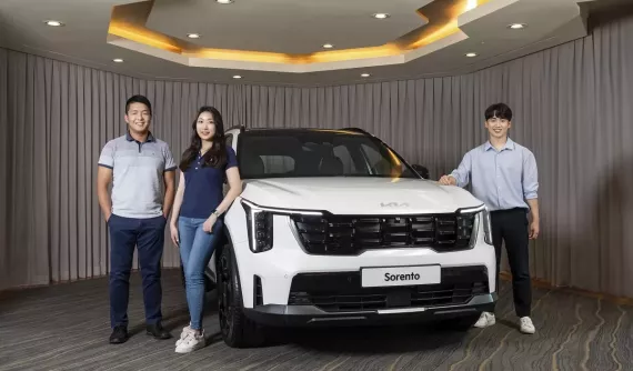 Kia Sorento bỏ xa người anh em Hyundai Santa Fe trong cuộc chạy đua doanh số