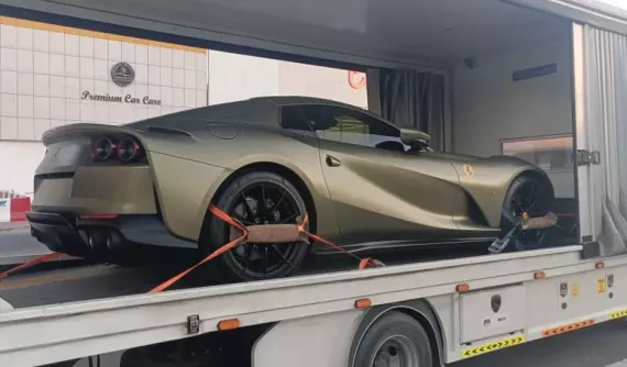 Siêu xe Ferrari 812 GTS màu lạ rộ tin đồn sắp về Việt Nam