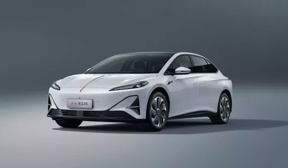 Hongqi Tiangong 05 - sedan thuần điện mới, chạy được 750 km sau một lần sạc pin