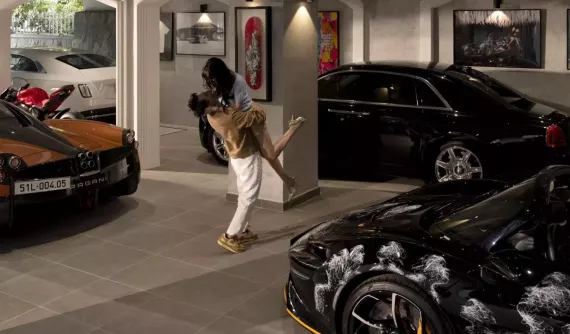 Garage xe của Minh "Nhựa lần đầu lộ diện: 2 xe Rolls-Royce làm nền cho Pagani Huayra và McLaren Elva