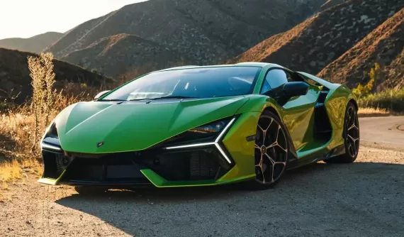 Lamborghini đạt doanh số kỷ lục, lần đầu tiên bán chạy hơn Bentley