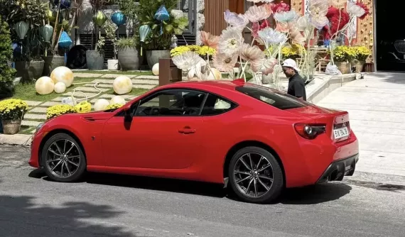 Cường "Đô-la" nhanh như chớp khi chốt mua Toyota 86 số sàn chỉ mới chạy 680 miles